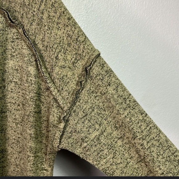 Easel Raw Edge Green Marled Long Sleeve Oversized Top Large - Picture 2 of 6